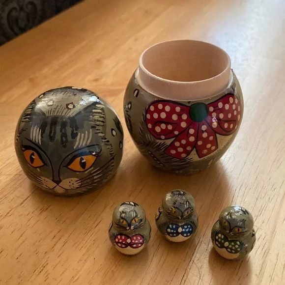 Russian 1991 Moscow Nesting dolls Mama cat set 4 pcs. Hand painted in Russia - Picture 2 of 8